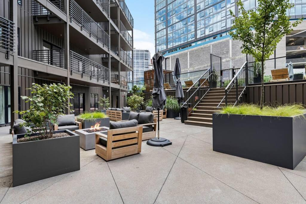 Skyline View, Pool, Gym, Balcony'S, Walk To Bway! Apartman NashvilleNashville  Kültér fotó