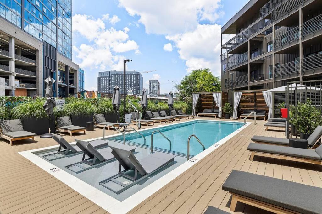 Skyline View, Pool, Gym, Balcony'S, Walk To Bway! Apartman NashvilleNashville  Kültér fotó