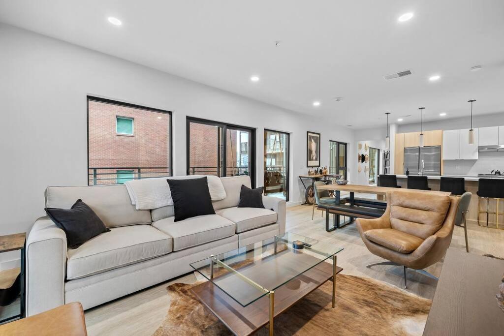 Skyline View, Pool, Gym, Balcony'S, Walk To Bway! Apartman NashvilleNashville  Kültér fotó