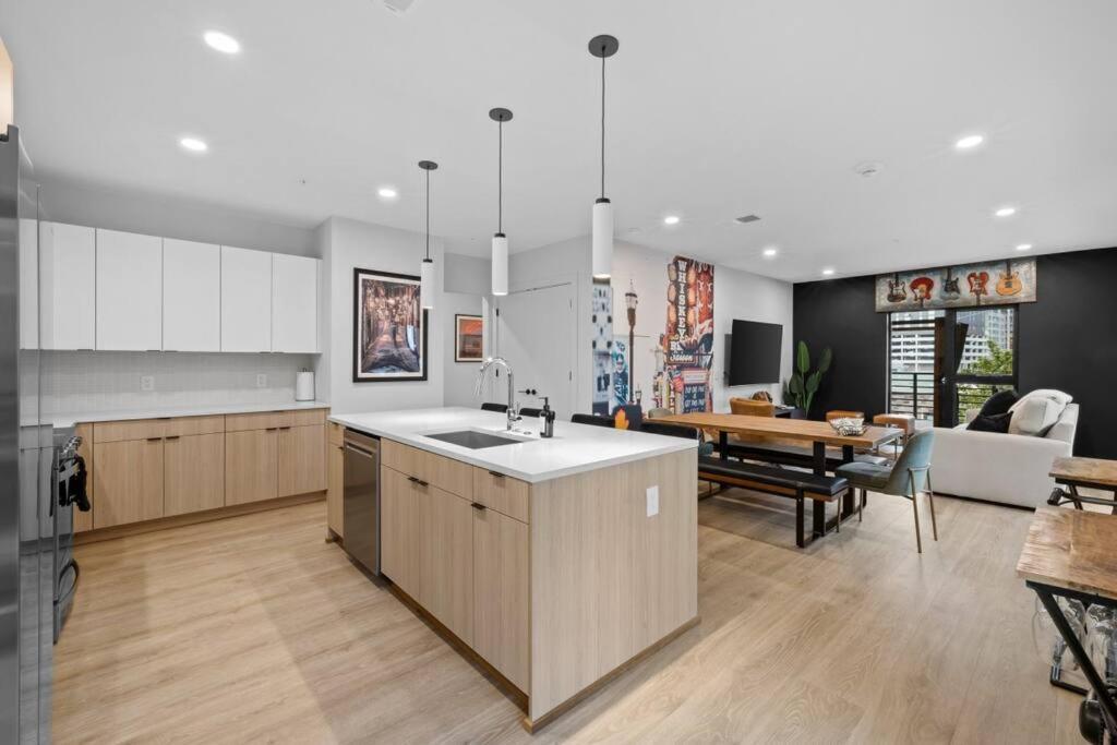 Skyline View, Pool, Gym, Balcony'S, Walk To Bway! Apartman NashvilleNashville  Kültér fotó