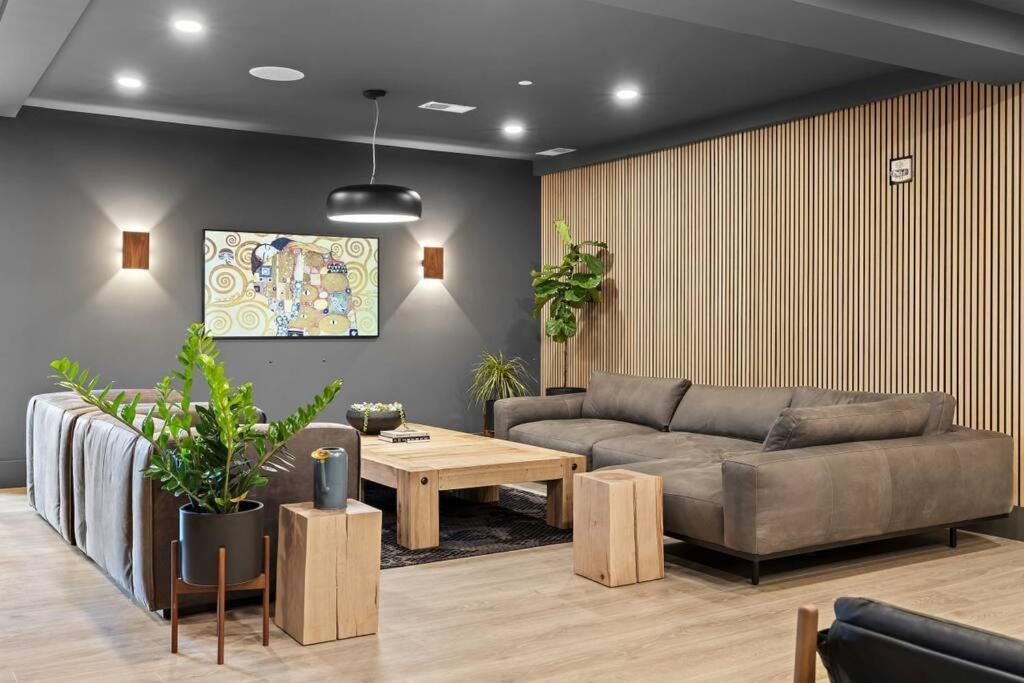 Skyline View, Pool, Gym, Balcony'S, Walk To Bway! Apartman NashvilleNashville  Kültér fotó