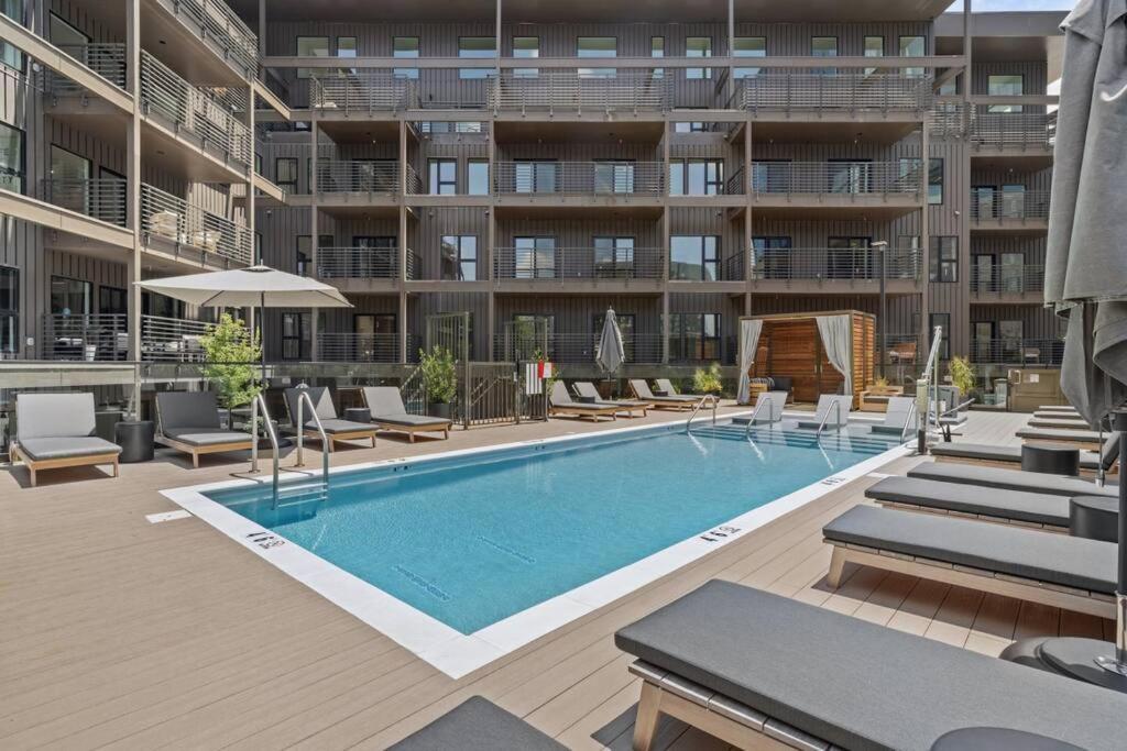 Skyline View, Pool, Gym, Balcony'S, Walk To Bway! Apartman NashvilleNashville  Kültér fotó