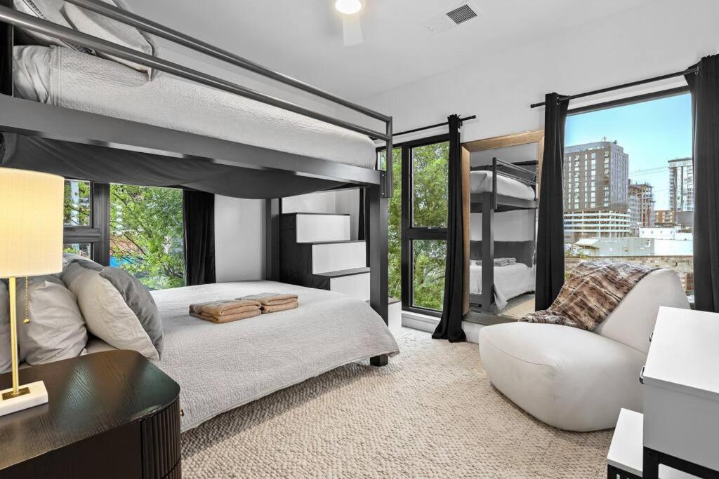 Skyline View, Pool, Gym, Balcony'S, Walk To Bway! Apartman NashvilleNashville  Kültér fotó