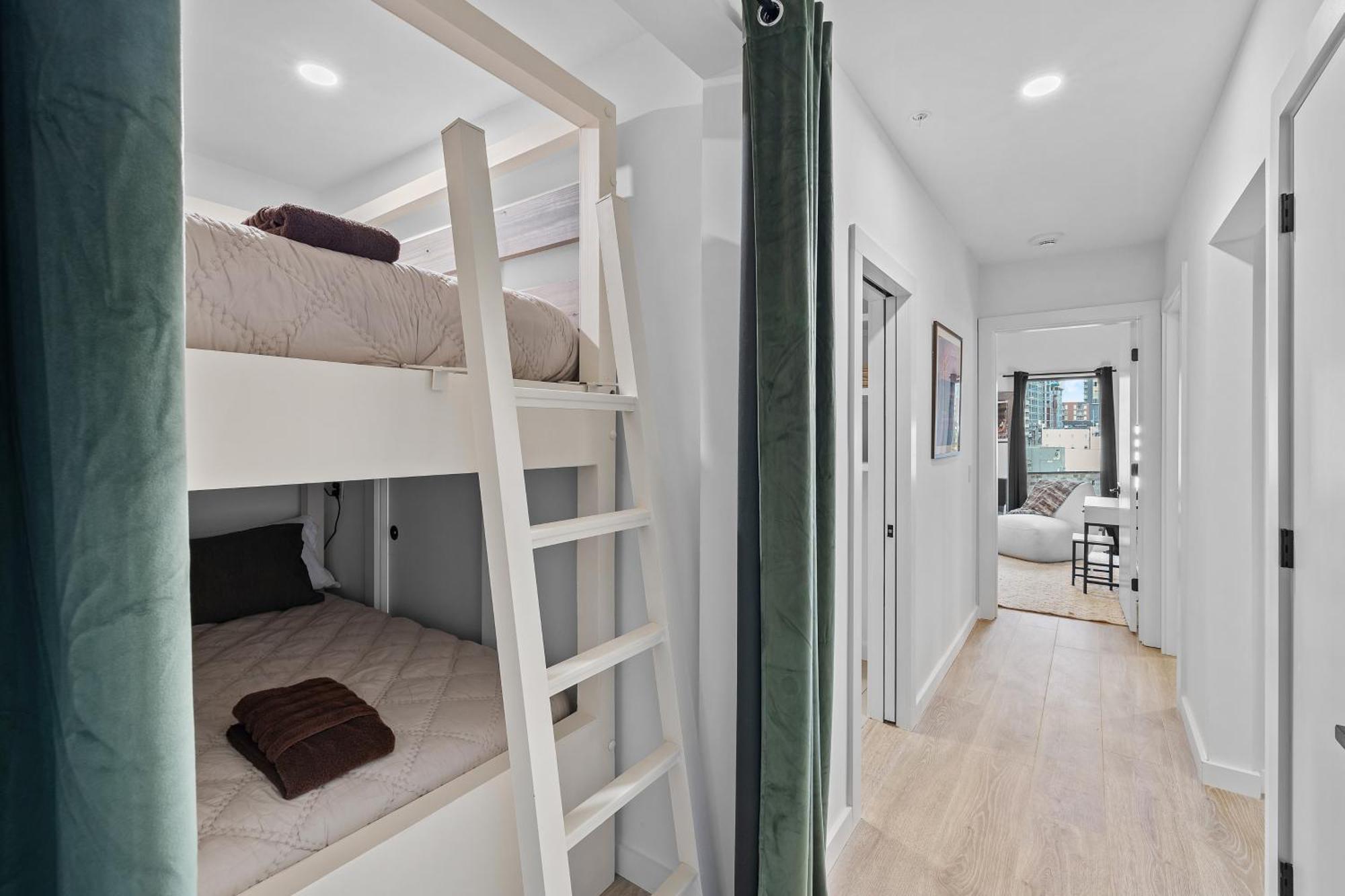 Skyline View, Pool, Gym, Balcony'S, Walk To Bway! Apartman NashvilleNashville  Kültér fotó